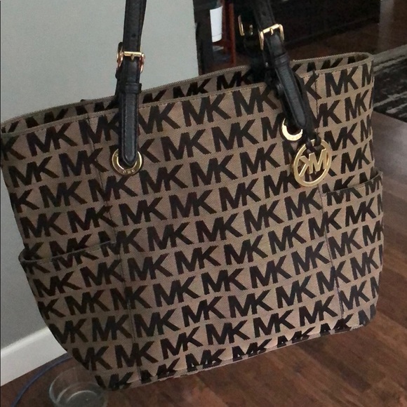 Michael Kors Handbags - Michael Kors logo tote